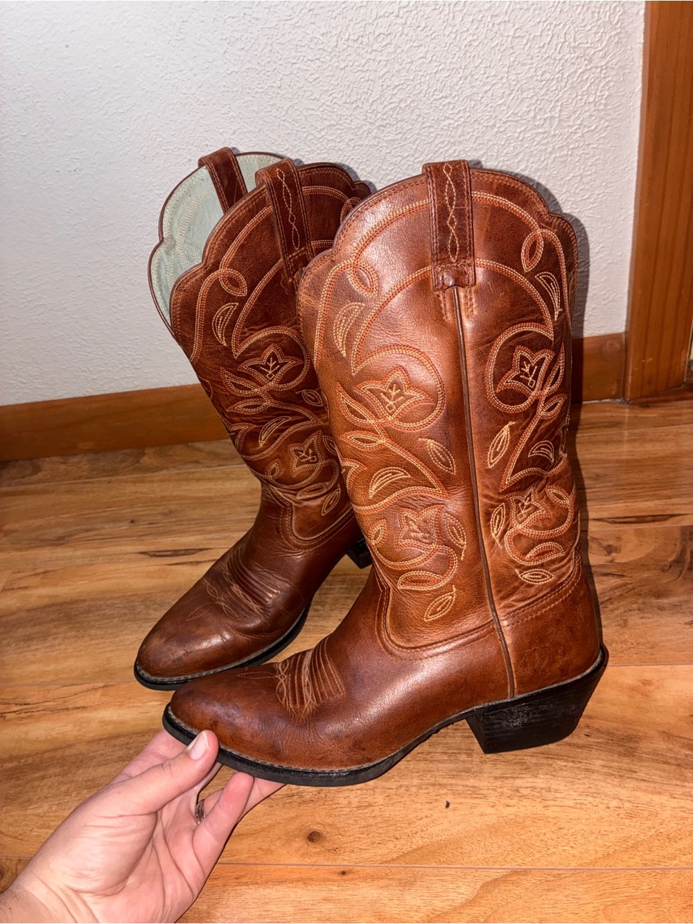 Ariat Women’s Heritage Round Toe Western Cowboy/Cowgirl Boots- size 6.5 B